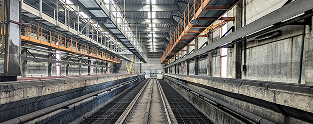 Interior view of the two-track shed in Mellach, looking toward